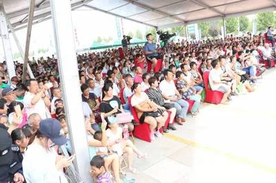 《综艺大篷车》走进丽驰工厂 群星云集嗨翻陵城